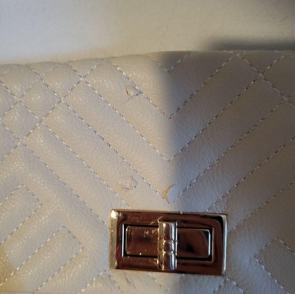 NWOT cute crossbody or shoulder bag. THIS IS NOT LEATHER. Cream/White - Picture 9 of 10